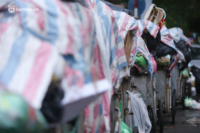 Hà Nội: Bãi Nam Sơn tạm dừng tiếp nhận rác, nhiều nơi trong nội đô rác ứ đọng cao hơn đầu người-6