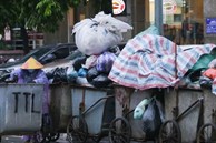 Hà Nội: Bãi Nam Sơn tạm dừng tiếp nhận rác, nhiều nơi trong nội đô rác ứ đọng cao hơn đầu người