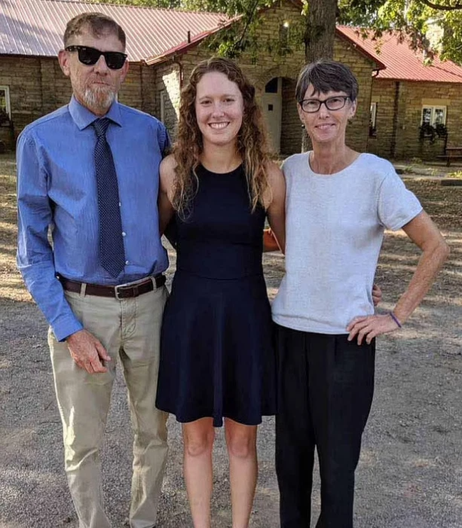 Cắn răng sống chung 30 năm, không ngờ cả 2 vợ chồng đều có bí mật riêng và màn đồng tâm tự lột mặt nạ của nhau-2