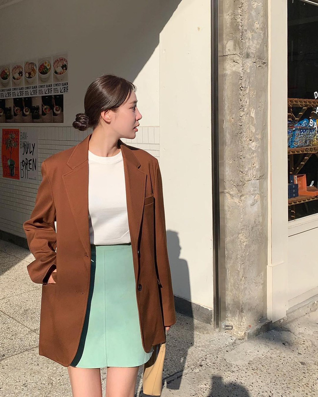 12 cách diện blazer + chân váy khiến ai cũng phải trầm trồ khen bạn mặc đẹp-2