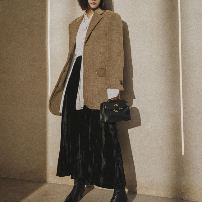 12 cách diện blazer + chân váy khiến ai cũng phải trầm trồ khen bạn mặc đẹp-3