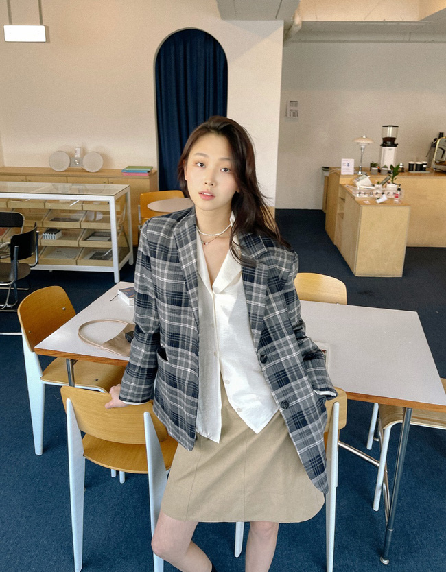 12 cách diện blazer + chân váy khiến ai cũng phải trầm trồ khen bạn mặc đẹp-8