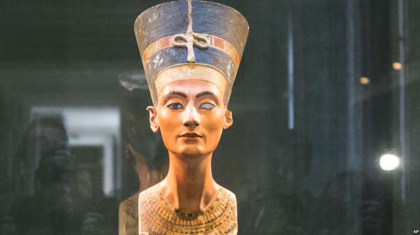 Tìm thấy tượng bán thân một mắt tại thành phố bị lãng quên, nhóm khảo cổ mở ra bí ẩn về nữ Chúa xinh đẹp nhất lịch sử-1