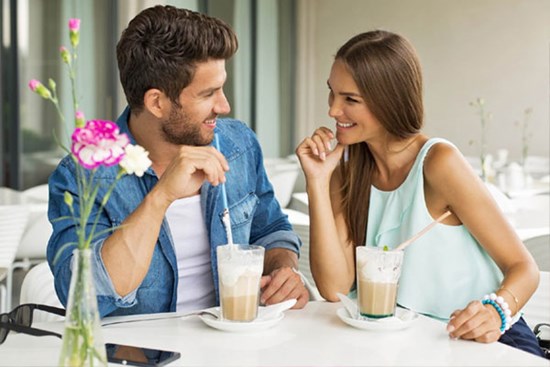 Cay cú vì bạn gái nhận quà, nhận lời đi ăn uống, mỗi tỏ tình là không nhận