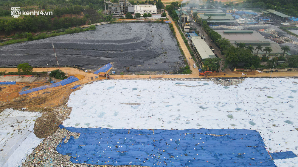 Hà Nội: Cận cảnh hồ chứa của bãi rác lớn nhất Hà Nội quá tải vì mưa nhiều-2