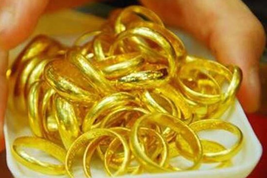 Giá vàng hôm nay 3/11: Siết chặt tiền tệ, vàng giảm giá