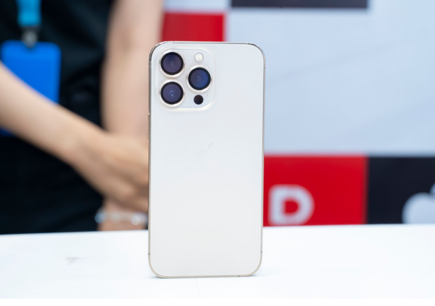iPhone 13, 13 Pro bất ngờ giảm giá sốc 8 triệu đồng, thấp nhất từ khi mở bán-2