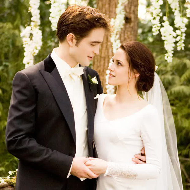 9 năm sau bê bối cắm sừng” tài tử Twilight, Kristen Stewart chính thức đính hôn với người yêu đồng giới-3