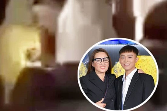 Rò rỉ loạt ảnh nghi Hồ Văn Cường có hành động không hay với chính bố ruột?