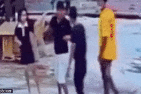 PGĐ Doanh nghiệp bắt cóc thiếu nữ đi hiếp dâm: Nhân chứng không cứu người có phạm luật?-4