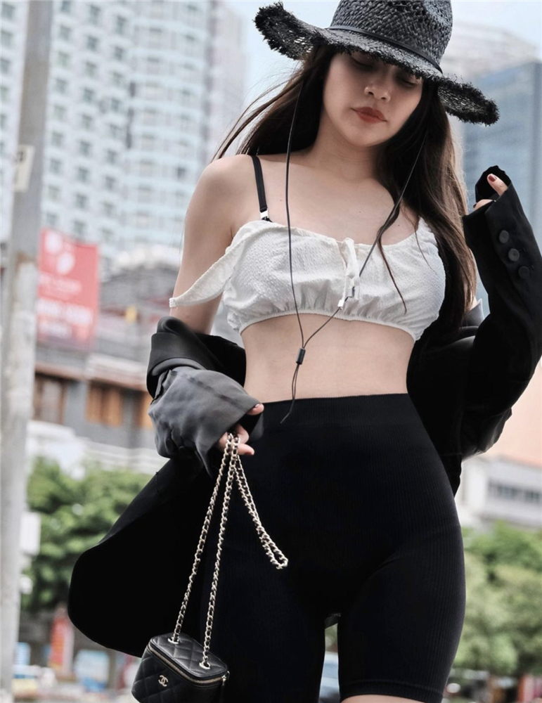 Hà Hồ - Đông Nhi: Dẫn đầu cuộc đua eo thon mà vẫn có ngày bị bóc mẽ trước camera thường-1