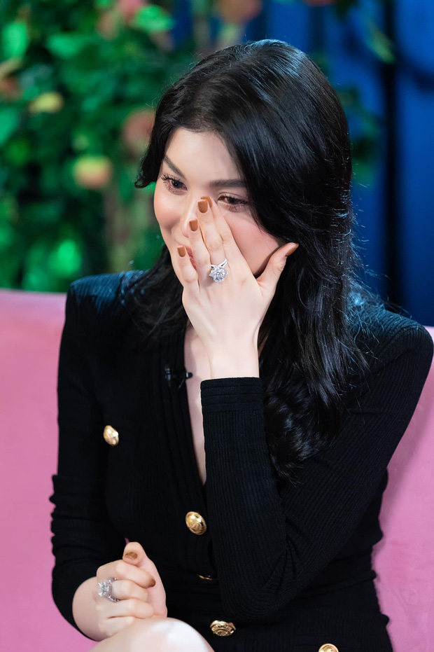 Lily Chen tung tin nhắn bị đe doạ gọi là yêu quái giữa drama với nữ hoàng nội y-3