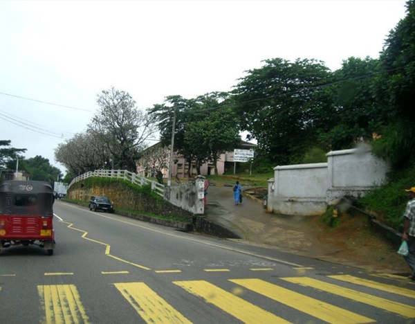 Thấy nước có mùi hôi thối kỳ lạ, nhân viên bệnh viện kiểm tra phát hiện cảnh tượng rùng rợn trong bể nước sâu 12m-2