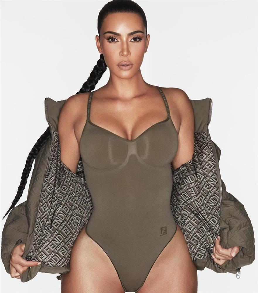 Kim Kardashian lại bục váy, lòi tói 1 thứ hóa ra là chiêu trò cả!-8