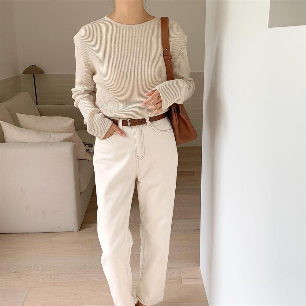 Áo len mặc với kiểu quần nào là đẹp nhất? 5 gợi ý từ gái Hàn sẽ giúp style của bạn đột phá-1