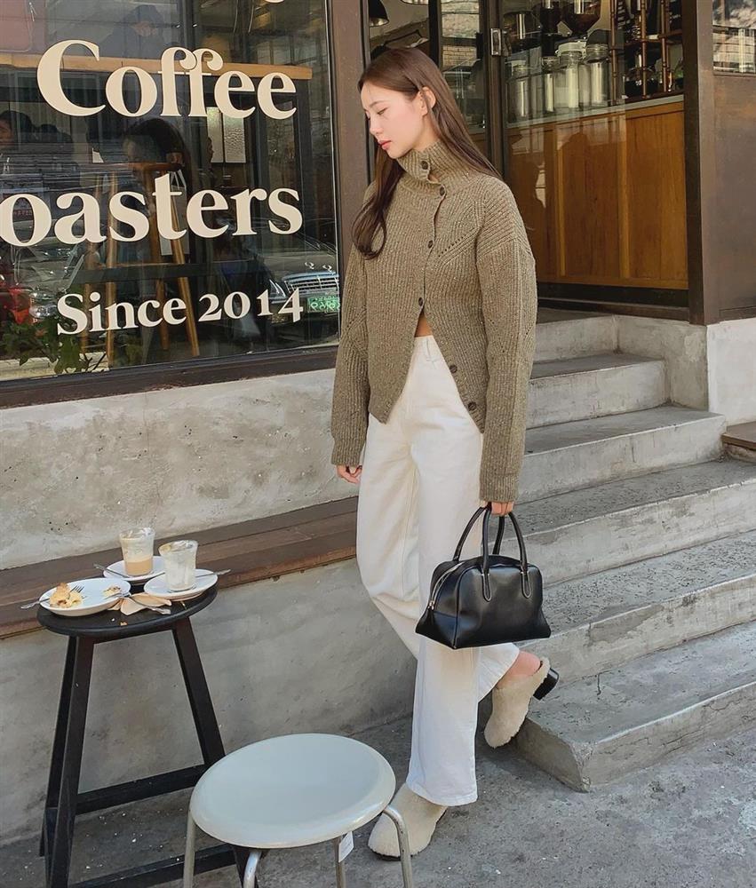 Áo len mặc với kiểu quần nào là đẹp nhất? 5 gợi ý từ gái Hàn sẽ giúp style của bạn đột phá-2