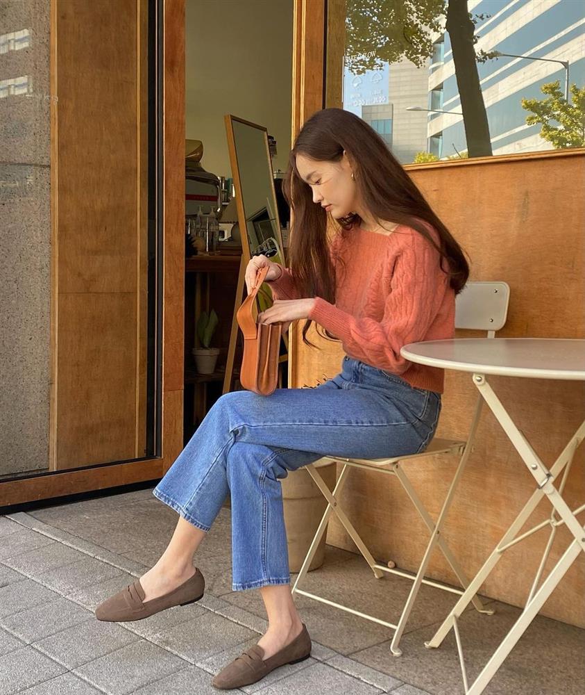 Áo len mặc với kiểu quần nào là đẹp nhất? 5 gợi ý từ gái Hàn sẽ giúp style của bạn đột phá-5