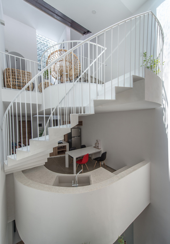 Rũ bỏ thiết kế lối mòn, đưa khoảng sân ra phía sau, đây là ngôi nhà Việt tiêu tốn quá nhiều chất xám cho phần thiết kế-13