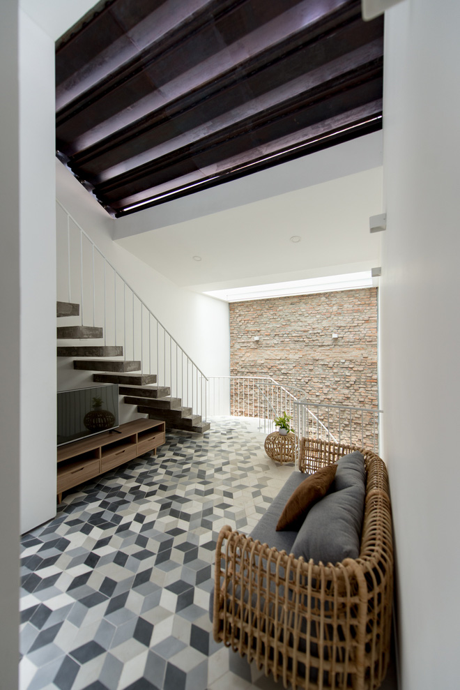 Rũ bỏ thiết kế lối mòn, đưa khoảng sân ra phía sau, đây là ngôi nhà Việt tiêu tốn quá nhiều chất xám cho phần thiết kế-15