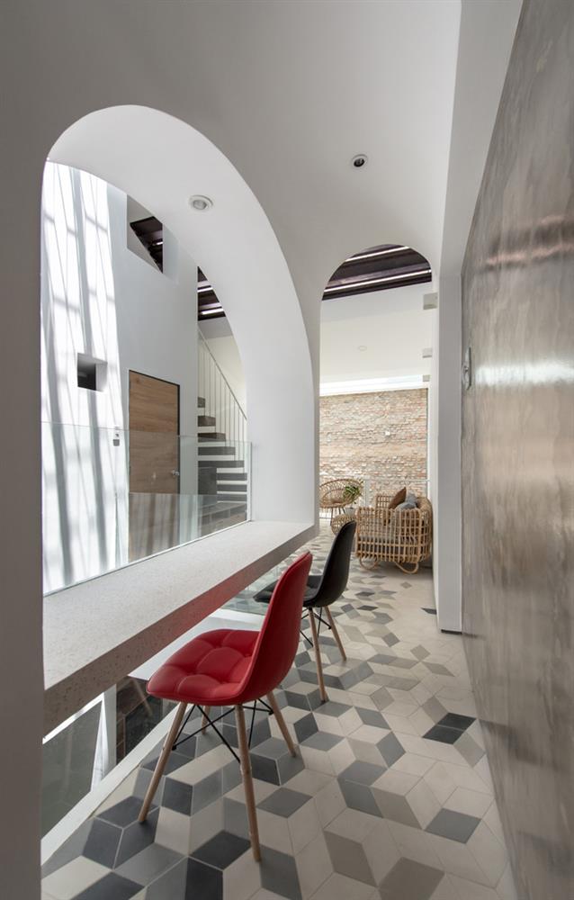 Rũ bỏ thiết kế lối mòn, đưa khoảng sân ra phía sau, đây là ngôi nhà Việt tiêu tốn quá nhiều chất xám cho phần thiết kế-16