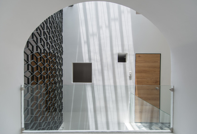 Rũ bỏ thiết kế lối mòn, đưa khoảng sân ra phía sau, đây là ngôi nhà Việt tiêu tốn quá nhiều chất xám cho phần thiết kế-17