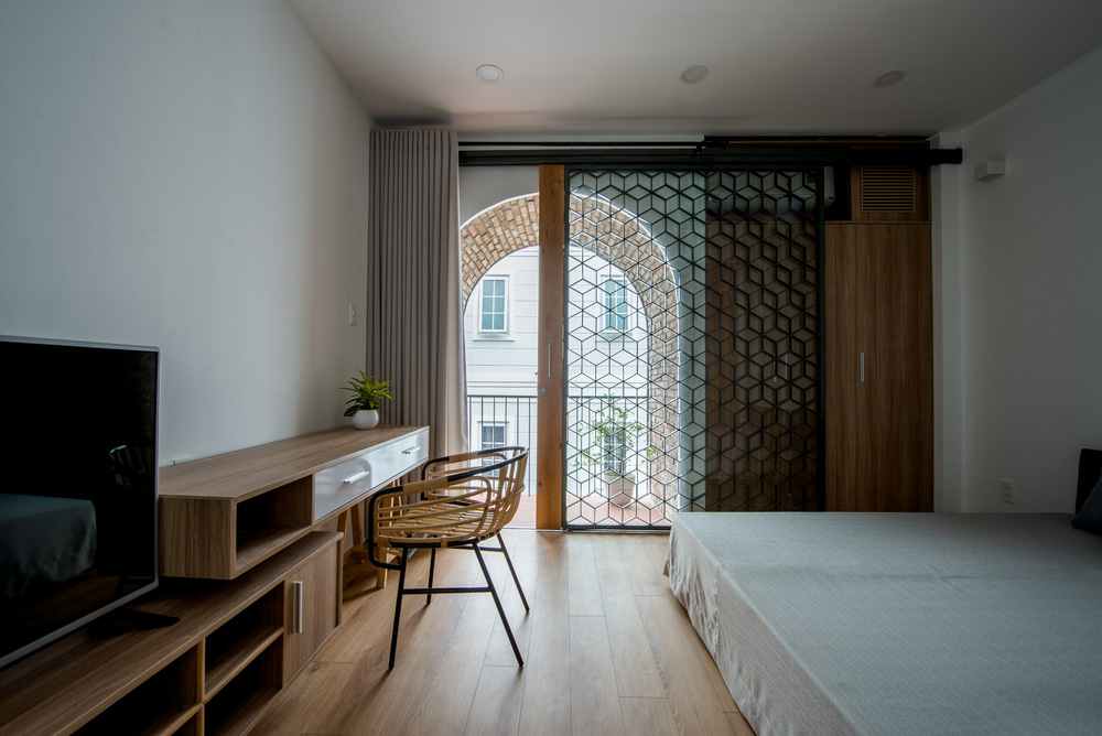 Rũ bỏ thiết kế lối mòn, đưa khoảng sân ra phía sau, đây là ngôi nhà Việt tiêu tốn quá nhiều chất xám cho phần thiết kế-18