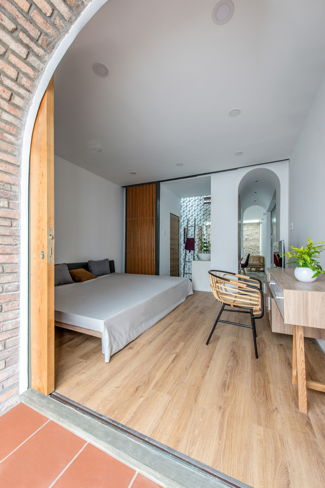 Rũ bỏ thiết kế lối mòn, đưa khoảng sân ra phía sau, đây là ngôi nhà Việt tiêu tốn quá nhiều chất xám cho phần thiết kế-19