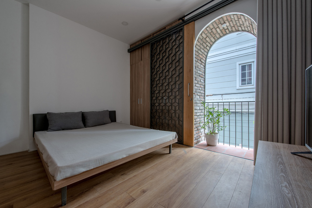 Rũ bỏ thiết kế lối mòn, đưa khoảng sân ra phía sau, đây là ngôi nhà Việt tiêu tốn quá nhiều chất xám cho phần thiết kế-23