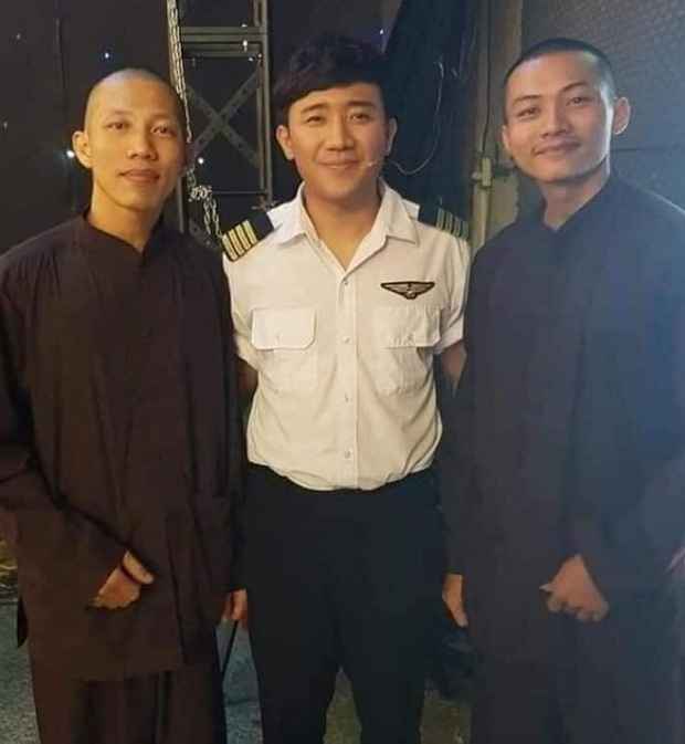 Xôn xao loạt ảnh Hoài Linh, Đàm Vĩnh Hưng bên cạnh sư thầy Tịnh thất Bồng Lai-1
