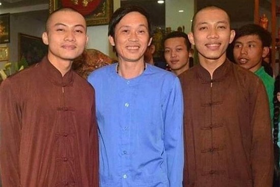 Xôn xao loạt ảnh Hoài Linh, Đàm Vĩnh Hưng bên cạnh sư thầy Tịnh thất Bồng Lai
