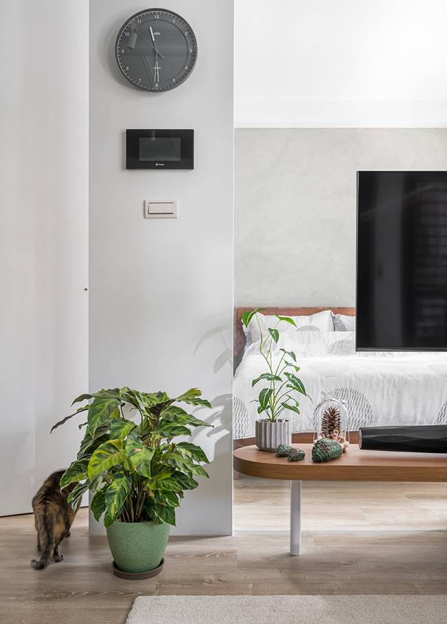 Tổ ấm mini của cặp vợ chồng trẻ với những tấm gương xuyên thấu và không gian giải trí cực chất-16