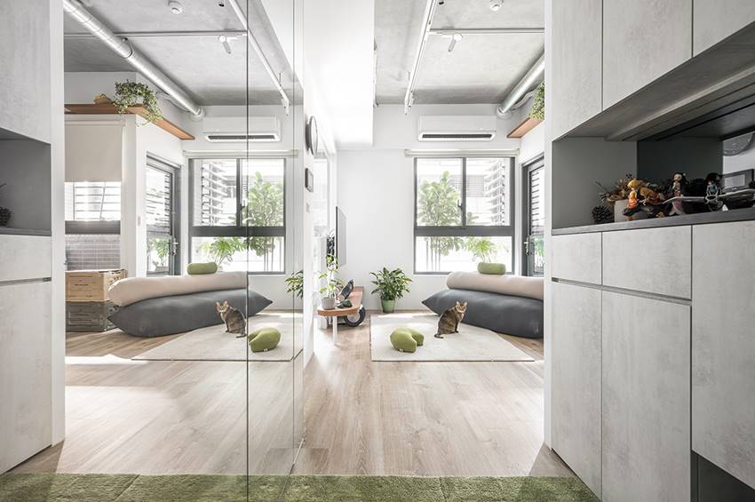 Tổ ấm mini của cặp vợ chồng trẻ với những tấm gương xuyên thấu và không gian giải trí cực chất-6