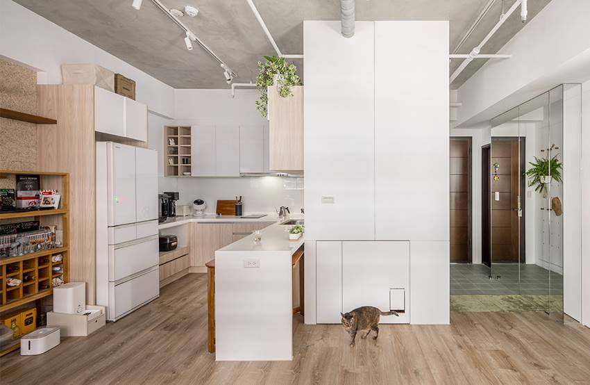 Tổ ấm mini của cặp vợ chồng trẻ với những tấm gương xuyên thấu và không gian giải trí cực chất-11