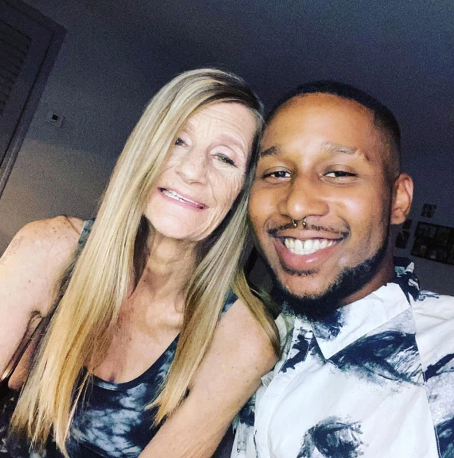 Chàng trai 24 quyết cưới người chỉ kém bà nội mình 6 tuổi: Mỗi lần thể hiện tình cảm đều bị gọi là xác sống và cái kết khó tin-2