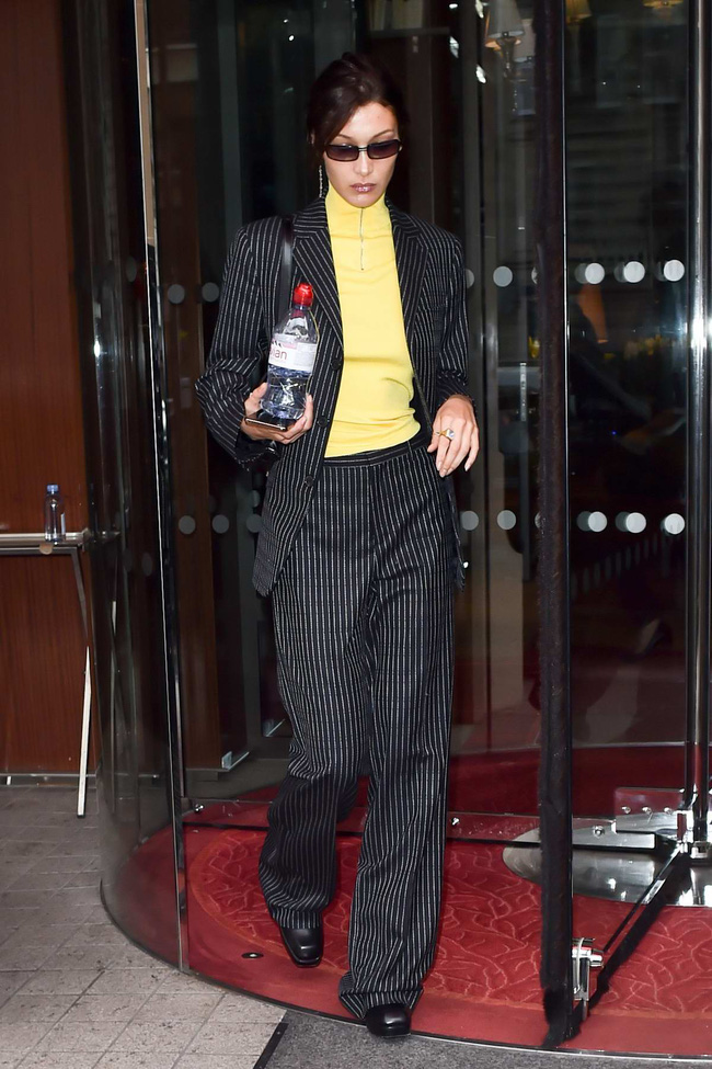 Diện bộ suit kẻ như sao Hollywood, nàng công sở sẽ không lo già nua lỗi mốt-6