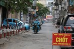 Ảnh: Hàng trăm YouTuber vây kín cổng Tịnh thất Bồng Lai, lực lượng công an đã có mặt giữ gìn trật tự-29