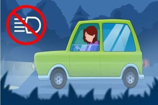 7 mẹo lái xe giúp phòng tránh tai nạn, sự cố khi đi dưới trời mưa bão