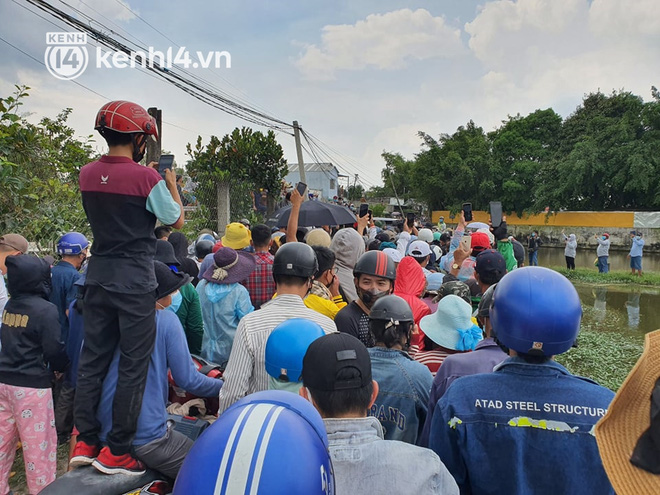 Ảnh: Hàng trăm YouTuber vây kín cổng Tịnh thất Bồng Lai, lực lượng công an đã có mặt giữ gìn trật tự-22