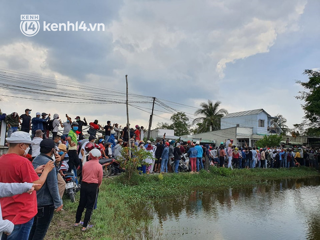 Ảnh: Hàng trăm YouTuber vây kín cổng Tịnh thất Bồng Lai, lực lượng công an đã có mặt giữ gìn trật tự-23