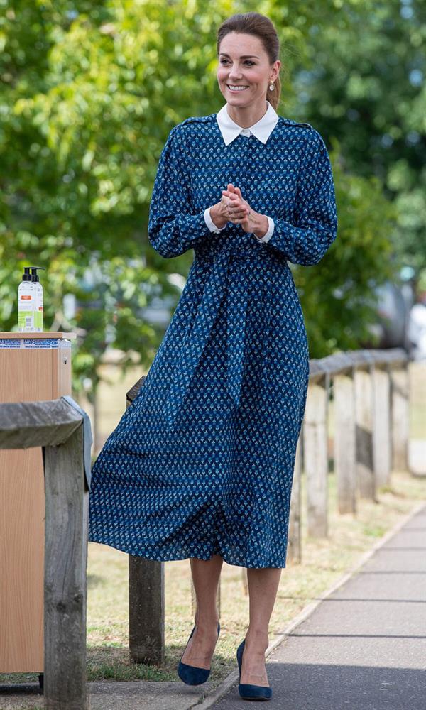 Công nương Kate diện cùng 1 mẫu giày tới 15 sự kiện trong suốt 6 năm, bí ẩn đằng sau nghe mà thấy xịn-15