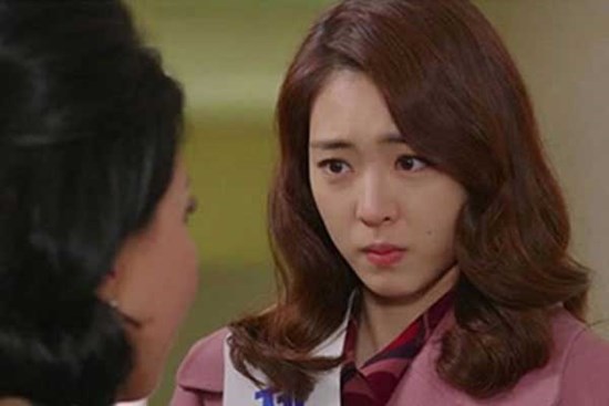 Mang thai được mẹ chồng chăm sóc, mẹ ruột tình cờ lên thăm, nhìn thấy đĩa rau trên bàn ăn, bà tức giận không nói nên lời