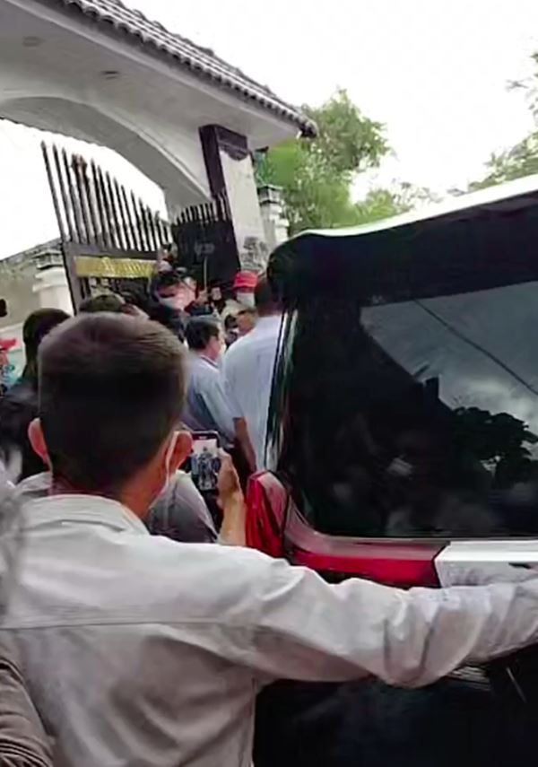 Bất ngờ lý do bà Phương Hằng quay xe ra về, không thể vào bên trong Thiền am bên bờ vũ trụ-3