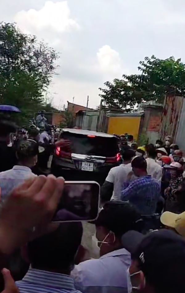 Bất ngờ lý do bà Phương Hằng quay xe ra về, không thể vào bên trong Thiền am bên bờ vũ trụ-2