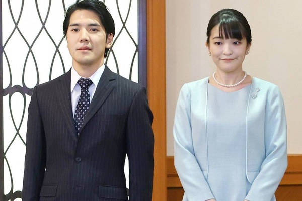 Chồng cựu Công chúa Nhật Bản lần đầu chạm mặt cha mẹ vợ sau khi kết hôn với biểu cảm gây chú ý-6