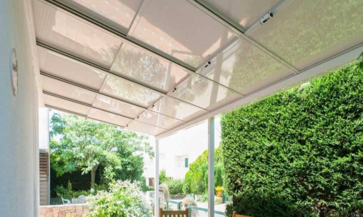 8 giải pháp che chắn cho sân thượng và ban công, đa dạng từ tấm kính an toàn đến bạt rút-3