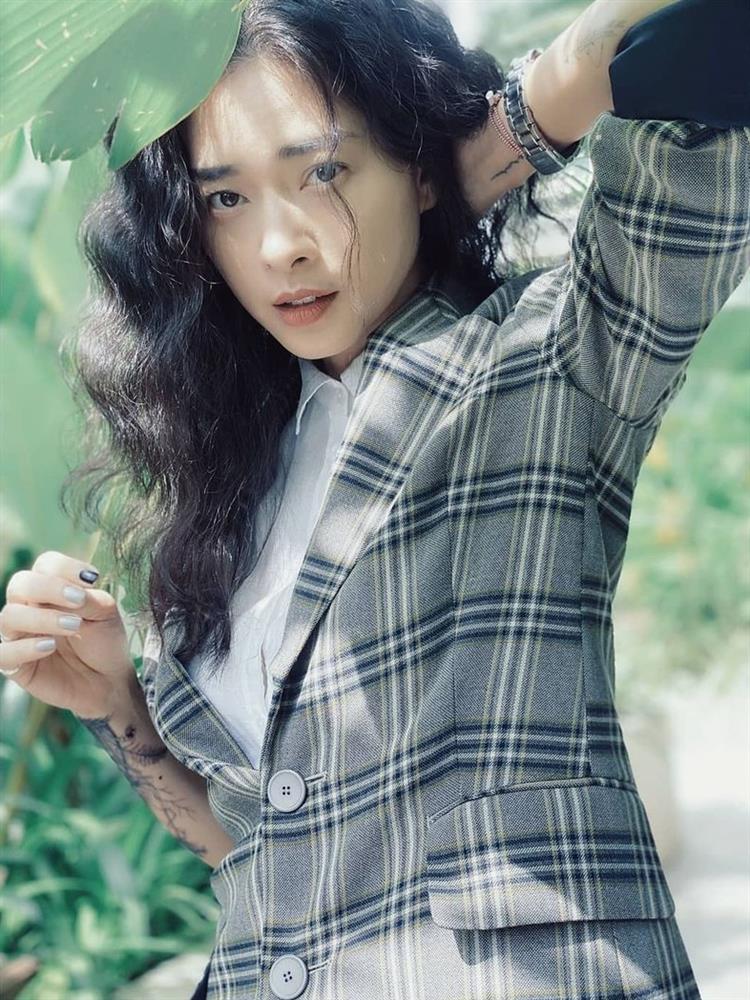 Chỉ cần sắm đúng 5 kiểu áo khoác như sao Việt, chị em sẽ mặc đẹp nguyên mùa lạnh-1