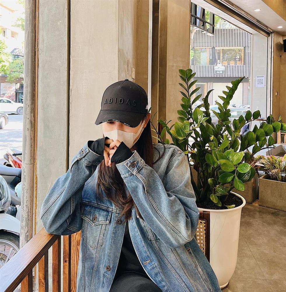 Chỉ cần sắm đúng 5 kiểu áo khoác như sao Việt, chị em sẽ mặc đẹp nguyên mùa lạnh-11