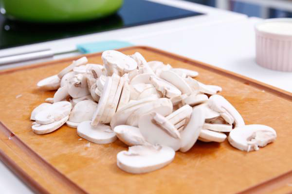 Món rau xào này làm đơn giản mà cực tốt: Ăn thường xuyên là đẹp từ da đến dáng!-3