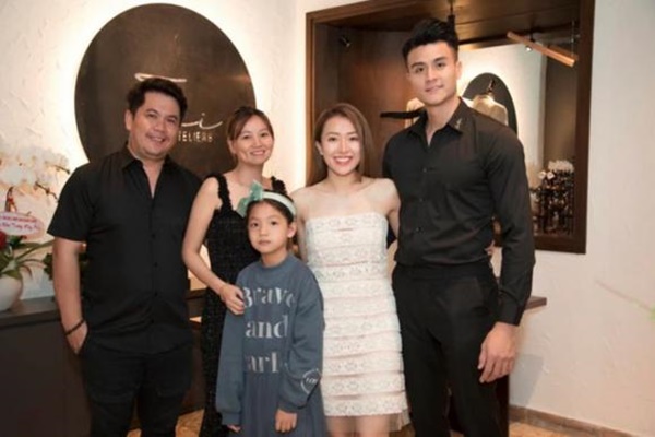 Xôn xao clip Vĩnh Thụy trao nhẫn cầu hôn bạn gái có gia thế khủng-3