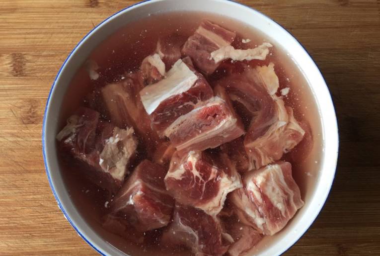 Hầm thịt bò cho muối trước, làm sai cách bảo sao thịt dai, không thơm-4